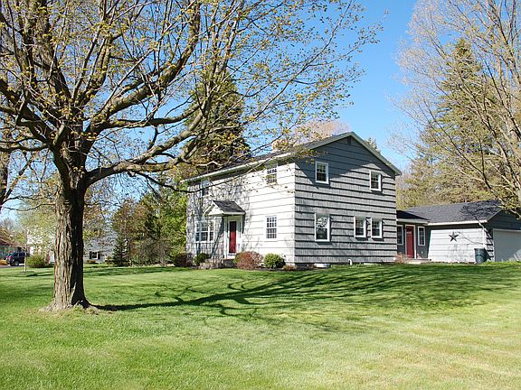3rd image of 7 Burt Ln
