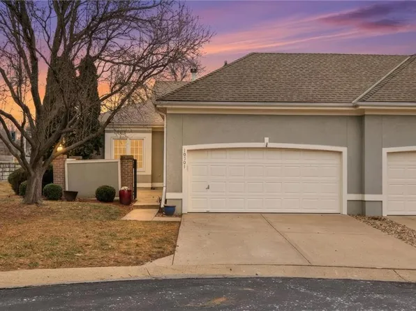 10301 Garnett St, Overland Park, KS 66214