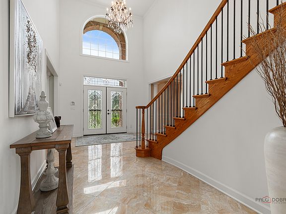 3rd image of 5 Hawthorn Grove Cir