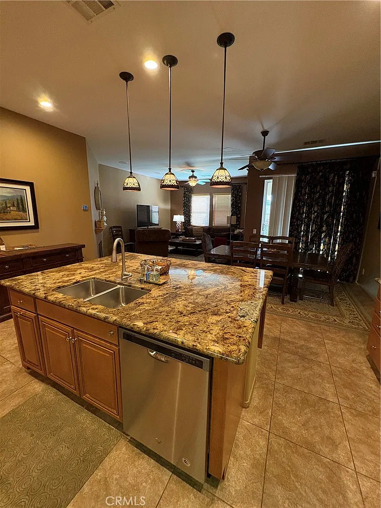 3 bed, 2.5 bath, 1930 sqft, $3,500 — Photo 3