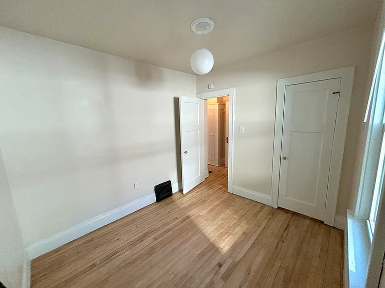 2447 N Bremen St — Photo 8