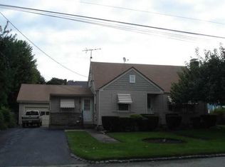 11 Village Cir, Warwick, RI 02888
