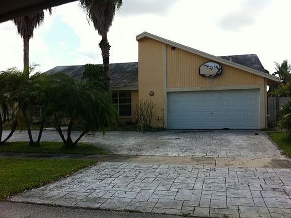 2nd image of 8620 NW 51st St