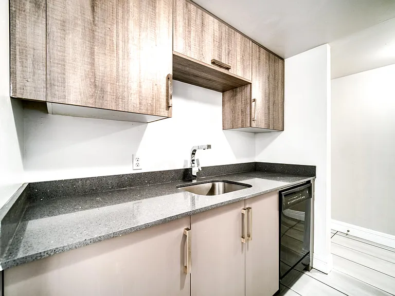 1157 Tower Rd — Photo 24