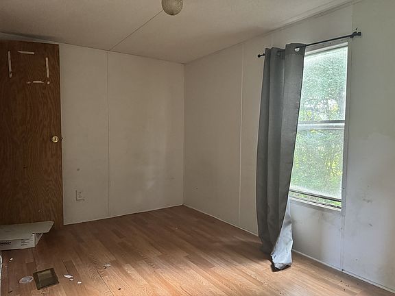 2nd image of 406 Ravenwood Dr