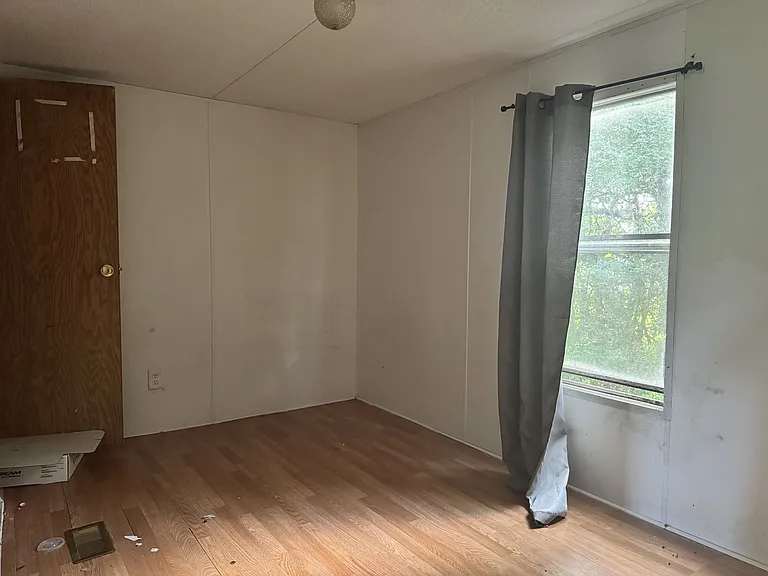 406 Ravenwood Dr — Photo 2
