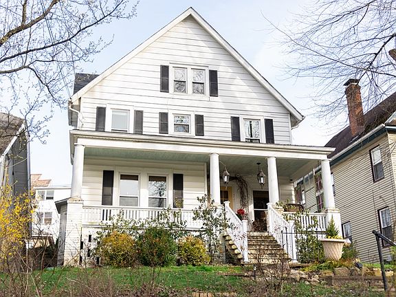 2nd image of 809 W 1st St