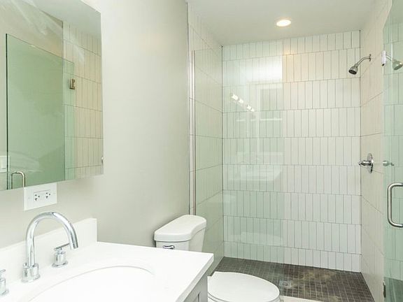 4th image of 824 N Oakley Blvd APT 3