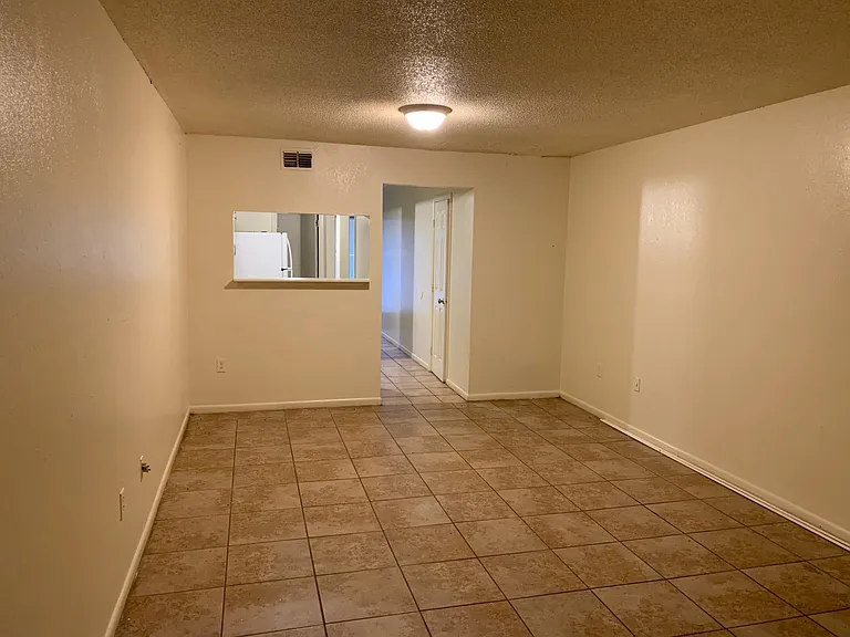7118 SW 43rd Pl — Photo 3