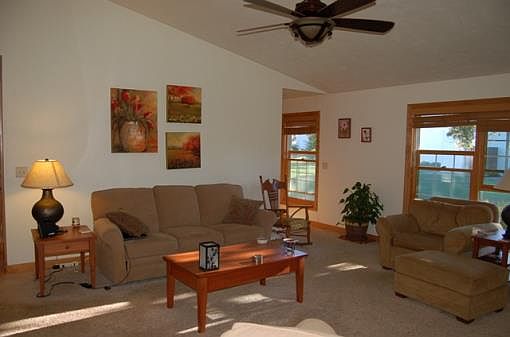 3rd image of 211 Vista Ct