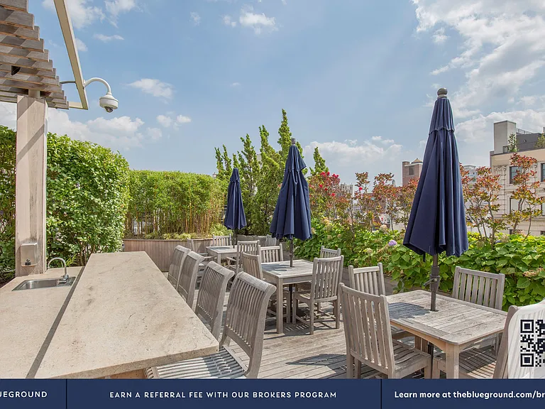 130 W 15th St #4C — Photo 16