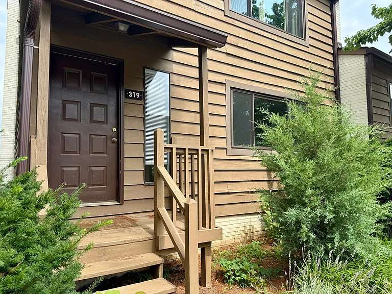 319 Harvest Dr — Photo 3