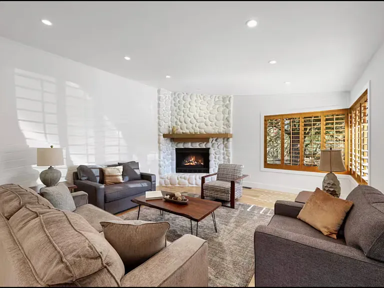 1806 Phillips Cir #1 — Photo 7