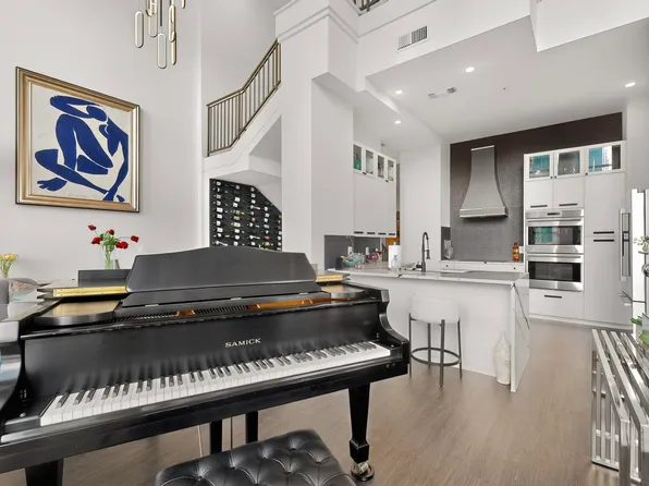 2323 N Houston St APT 704, Dallas, TX 75219