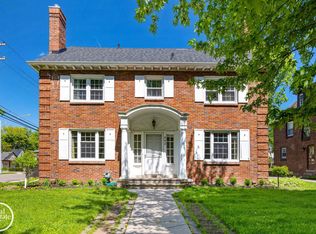 682 Lincoln Rd, Grosse Pointe, MI 48230