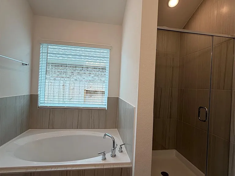 8123 Kay Harbor Dr — Photo 11