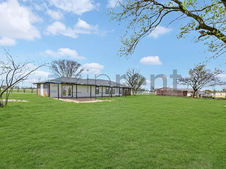 2404 State Highway 289 — Photo 28