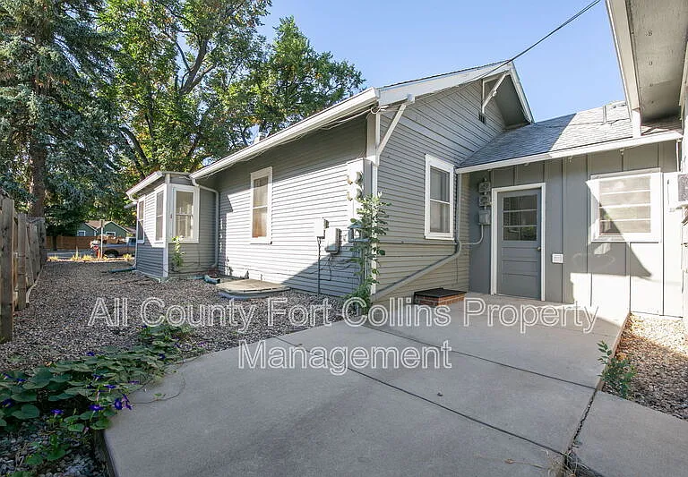 224 1/2 S Loomis Ave — Photo 13