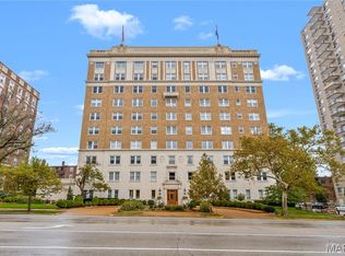 THE VERSAILLES CONDOMINIUMS, Saint Louis, MO 63105