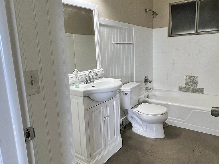 Hall Bathroom Tub/Shower Combo.