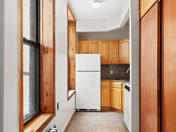 3rd image of 242 E 85th St APT 4D