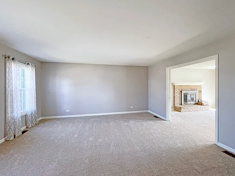 1528 E Bailey Rd — Photo 5