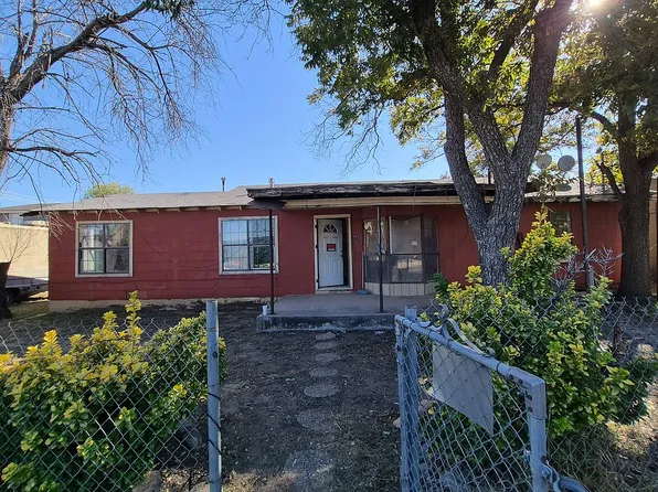 903 3rd St, Ozona, TX 76943