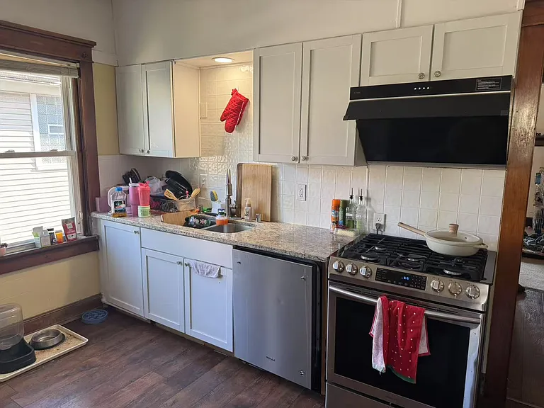 3356 N Oakland Ave — Photo 2