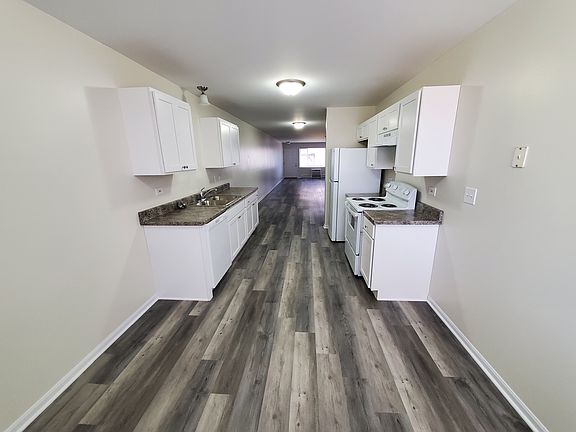3rd image of 14012 S Kelly Ave #201