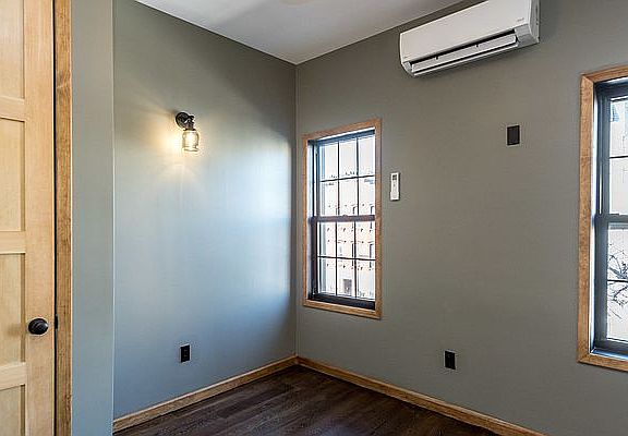 5th image of 196 Montrose Ave APT 3L