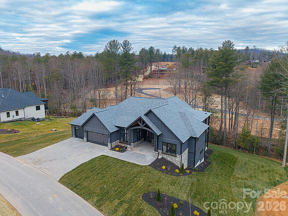 3rd image of 132 Sunridge Ave