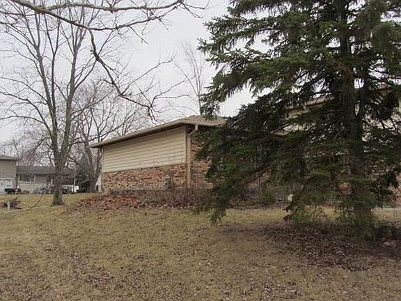 3rd image of 22435 Riverside Dr