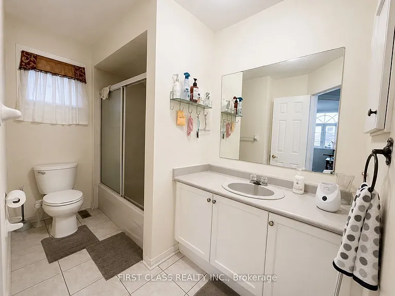 18 Angela Ct #UPPER — Photo 15