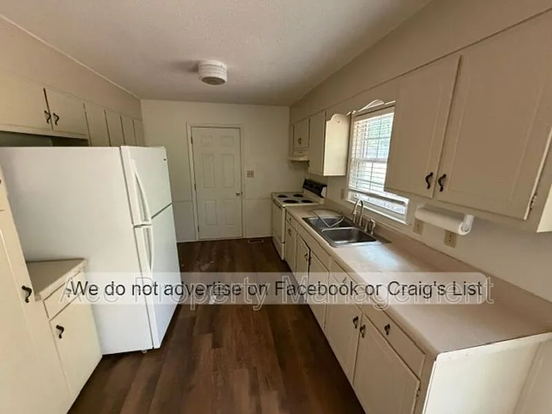 3 bed, 1.5 bath, 1092 sqft, $1,435 — Photo 4