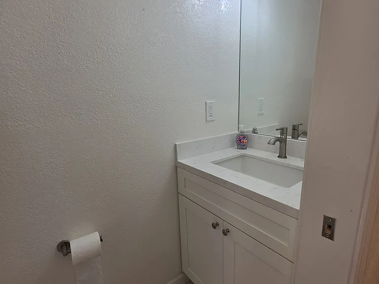 1086 Mersey Ave — Photo 23