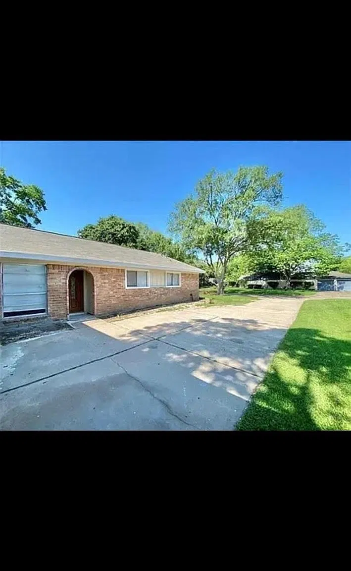 4 bed, 2.0 bath, 2317 sqft, $2,250 — Photo 3