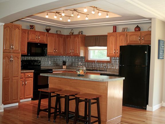 5th image of 105 Windsor Dr