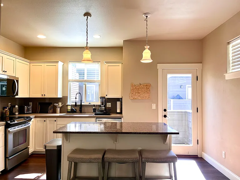 1919 SW 144th Ave — Photo 3