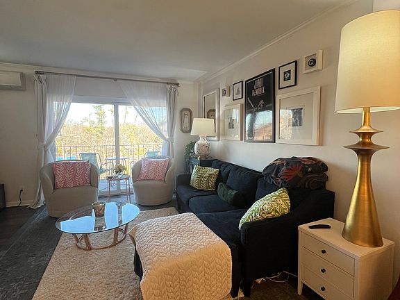 3rd image of 2503 Roswell Ave Unit 402