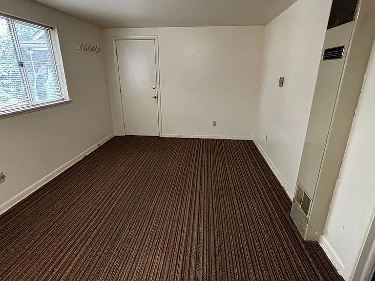 820 W Franklin St — Photo 2