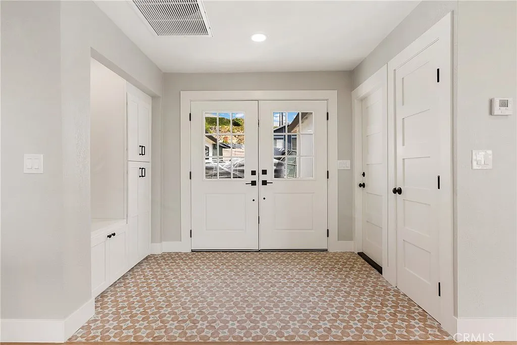 4 bed, 1708 sqft, $12,000 — Photo 2