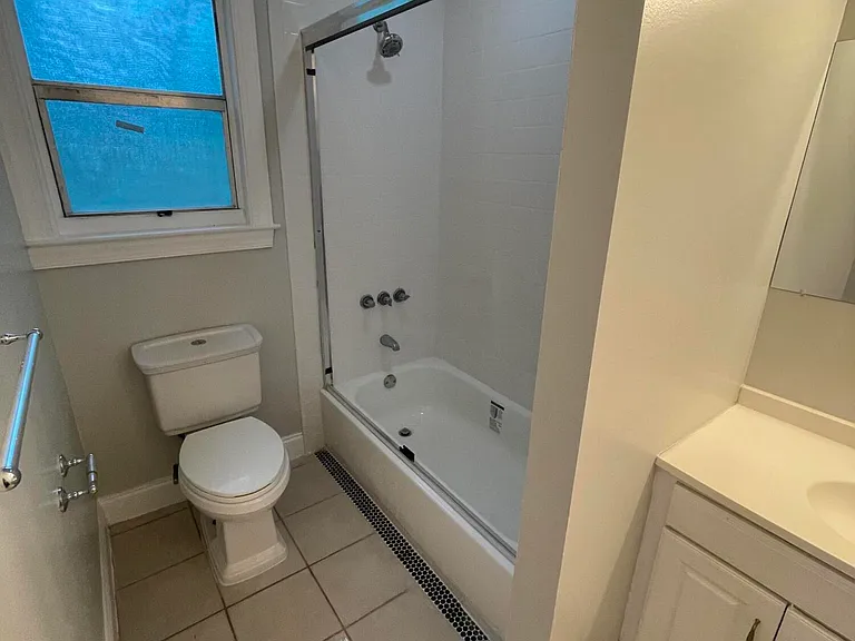 623 Selkirk St #B — Photo 10