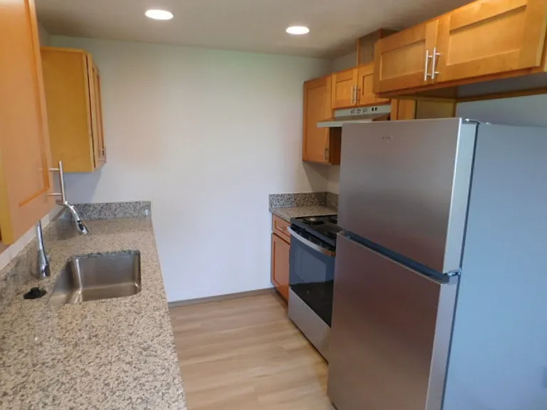 387-389 Clover St — Photo 9