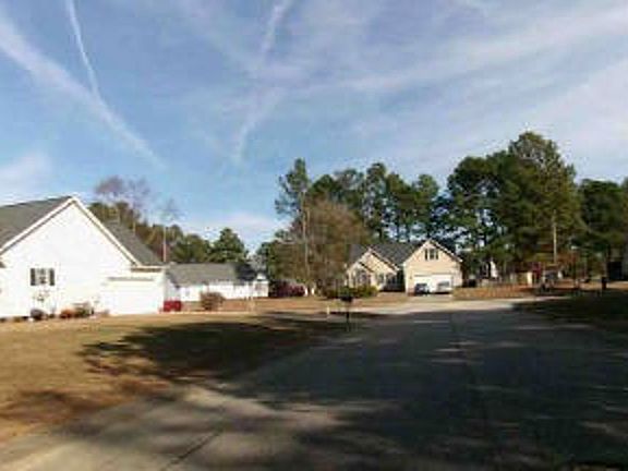 Exterior Neighborhood (street photo)