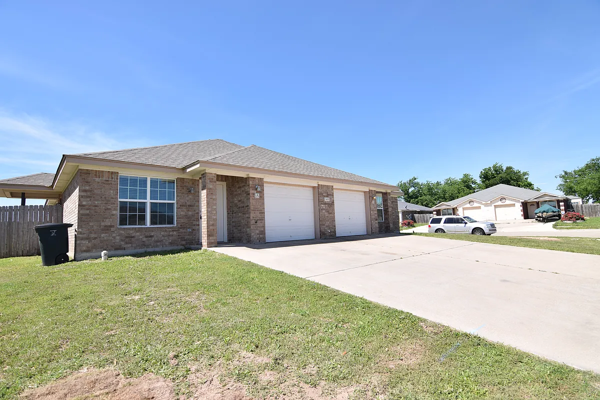 Building Photo - 1400 Cavalry Ln, Killeen
