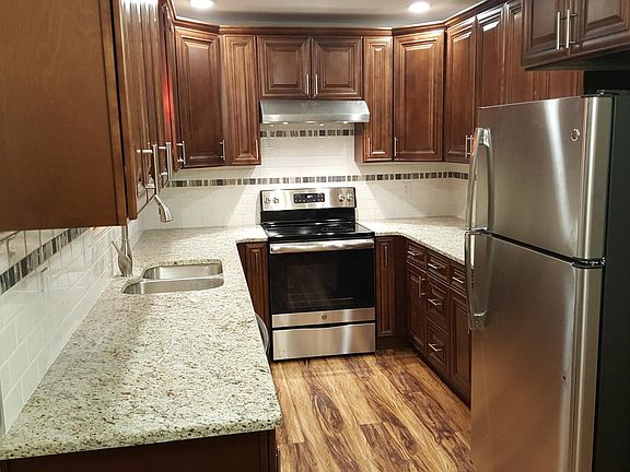 5th image of 818 NW 15th St