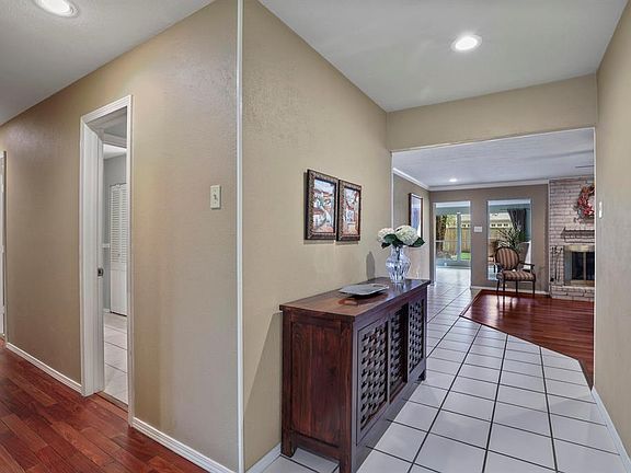 4th image of 424 Shady Brook Dr