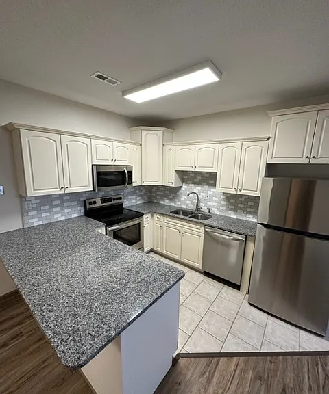 234 Broadway St #5 — Photo 4