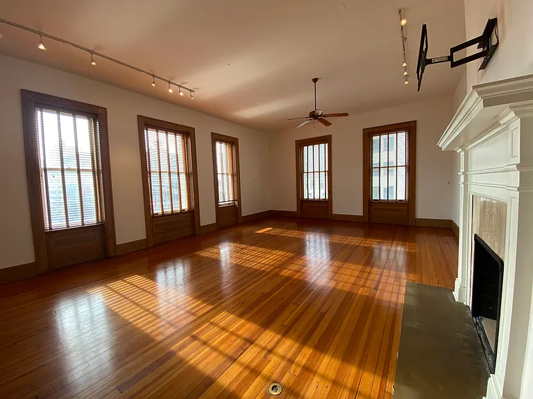 235 E Commerce St #400 — Photo 12