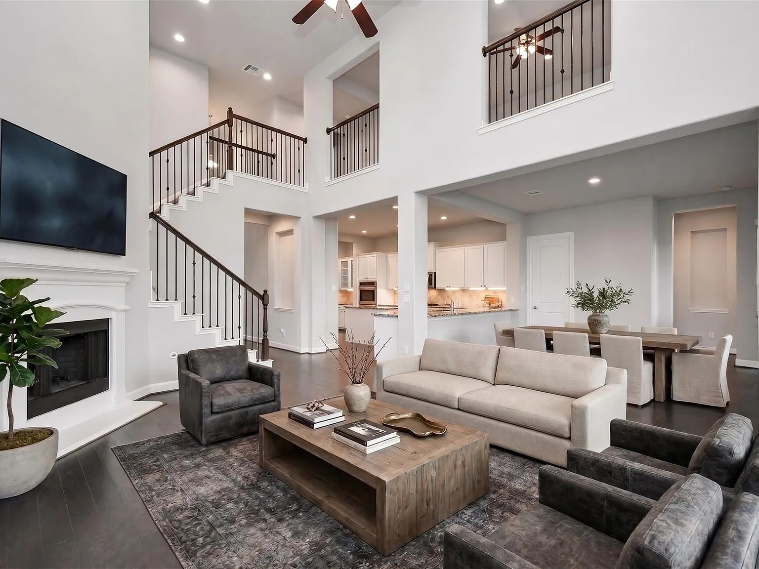 4 bed, 3.5 bath, 3789 sqft, $3,500 — Photo 2